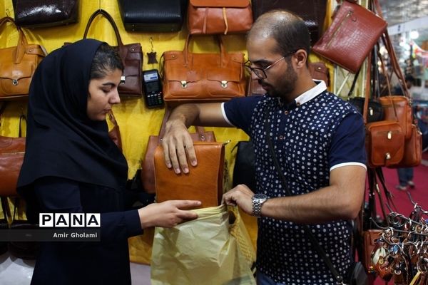 نمایشگاه لوازم التحریر و پوشاک در مصلی امام خمینی (ره)