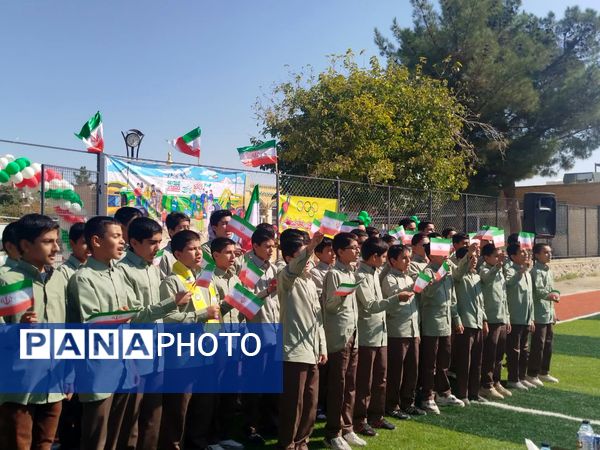افتتاح چمن مصنوعی دبیرستان نمونه دولتی دانش کاشمر 