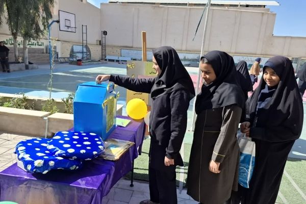 برگزاری بهار همدلی شکوه مهربانی جشن نیکوکاری در دبیرستان عفت