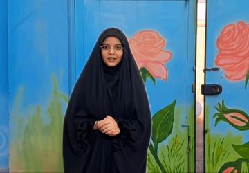 استقبال دانش‌آموزان دبیرستان ریحانه‌النبی از پیکر مطهر شهید گمنام