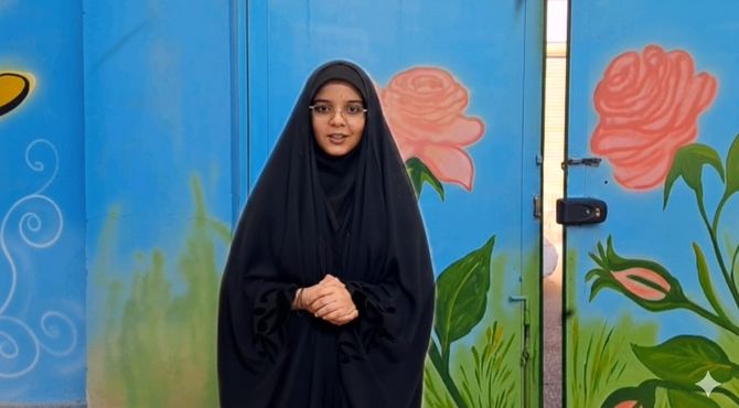 استقبال دانش‌آموزان دبیرستان ریحانه‌النبی از پیکر مطهر شهید گمنام