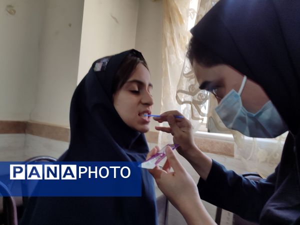 اجرای طرح سلامت دهان و دندان و فلوراید تراپی در مدرسه مریم بهارستان دو 