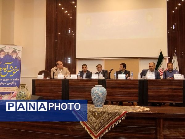 تجلیل از اصحاب رسانه توسط فرماندار و شهرداری‌های برخوار در سالن فرمانداری برخوار 
