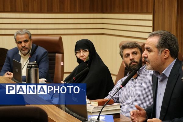 جلسه رابطین بسیج مدارس در سالن معلم ناحیه دو شهرری