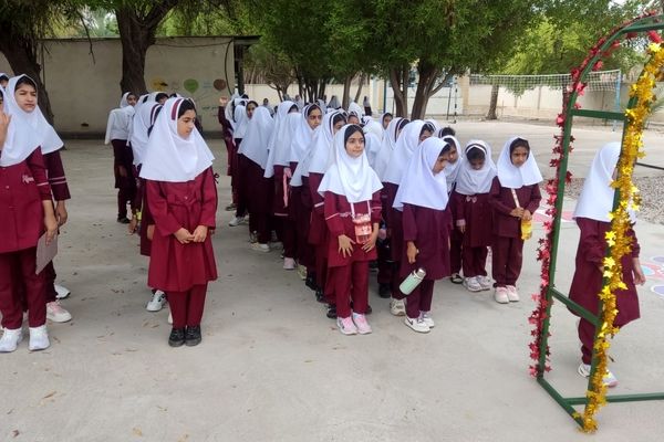 ماه مهر، آغاز فصل رویش جوانه‌های امید در مدارس فین