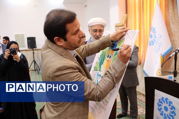 رونمایی از پوستر نخستین جشنواره داستان‌نویسی روستا در روستای گردکوه شهرستان مهریز 