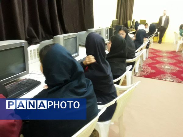 کلاس یادگیری کار با رایانه در کانون لقمان