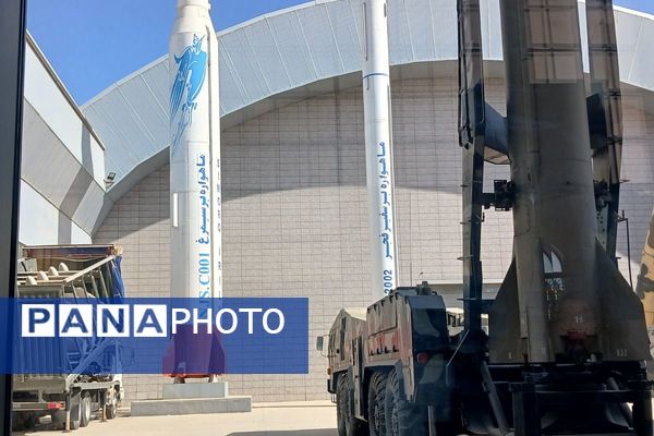 بازدید فرهنگیان بسیجی و دانش‌آموزان ملارد از نمایشگاه هوا و فضا