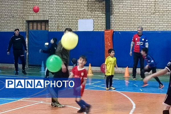 مسابقه ورزشی «روز پدر و پسری» طرح شهید خرازی در دبستان پسرانه علامه طباطبایی پیشوا