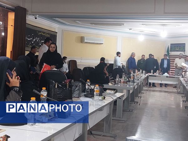 فرمانداری حاجی‌آباد و قلم‌های امید نگاهی به آینده رسانه و توسعه در سایه روز خبرنگار