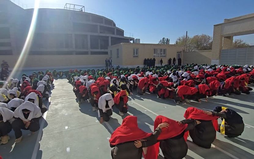 نمایش خلاقانه «پیرامید امید» دانش‌آموزان یزدی 