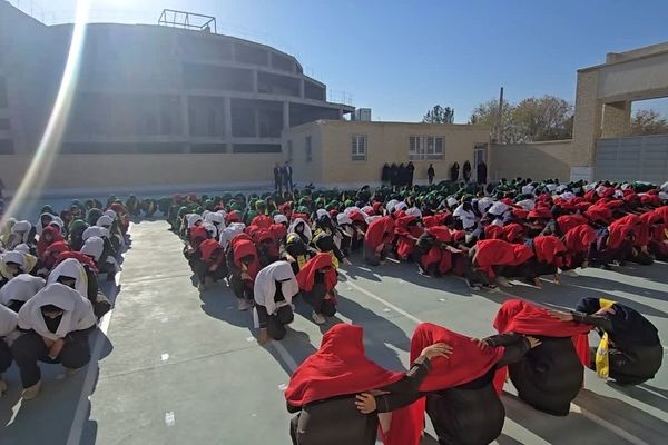 نمایش خلاقانه «پیرامید امید» دانش‌آموزان یزدی 