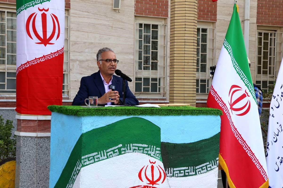 مدرسه سنگر امروز برای مبارزه با جهل و تهاجم فرهنگی است