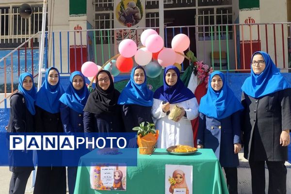 جشن سپیدپوشان مهربانی در مدرسه «بنت الهدی» شهرستان فیروزکوه به مناسبت روز پرستار و ولادت حضرت زینب(س)