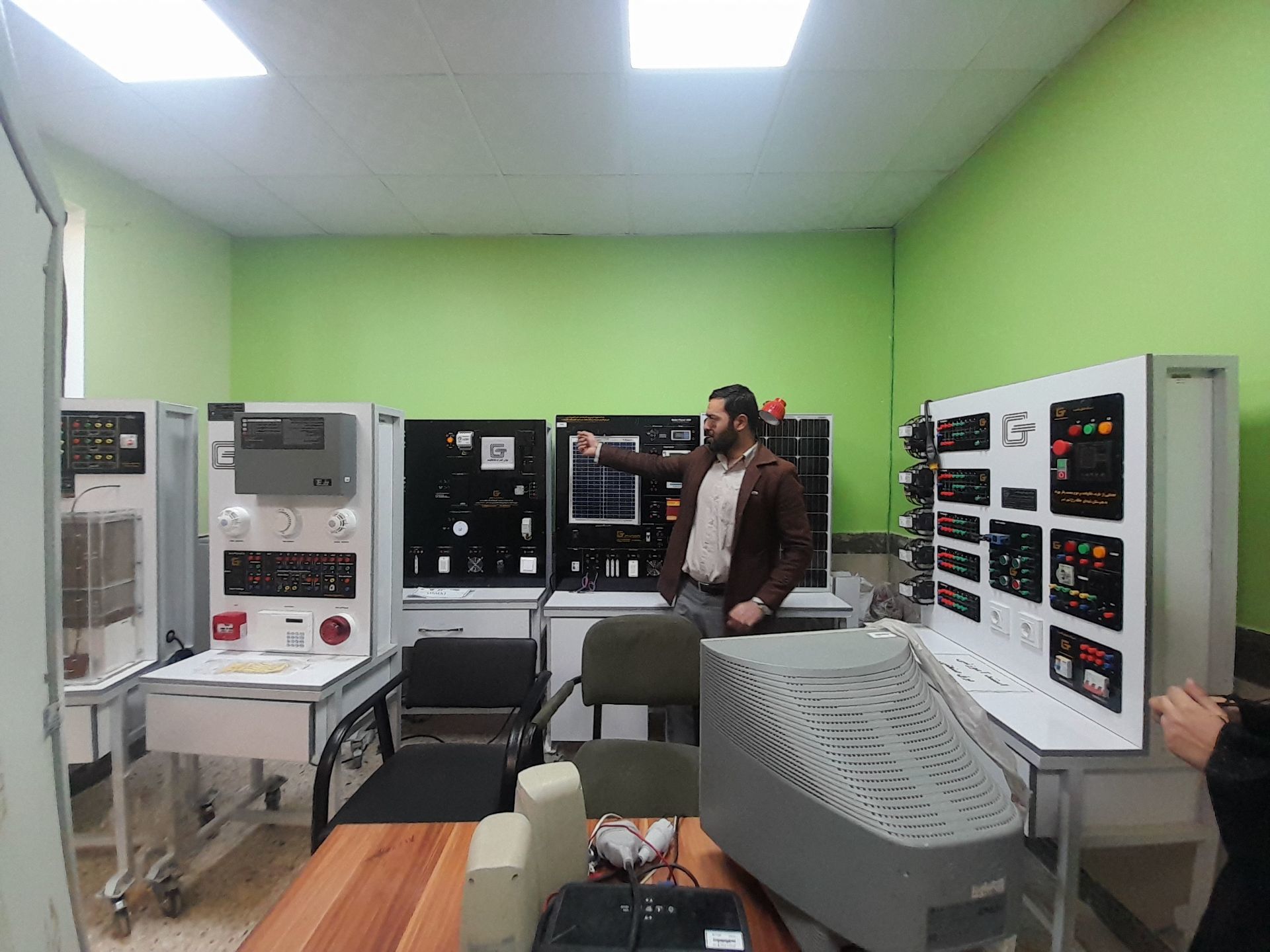 هنرستان فنی و حرفه ای شهید سلیمانی شهر نسر؛ بستری مناسب برای علاقه مندان صنعت