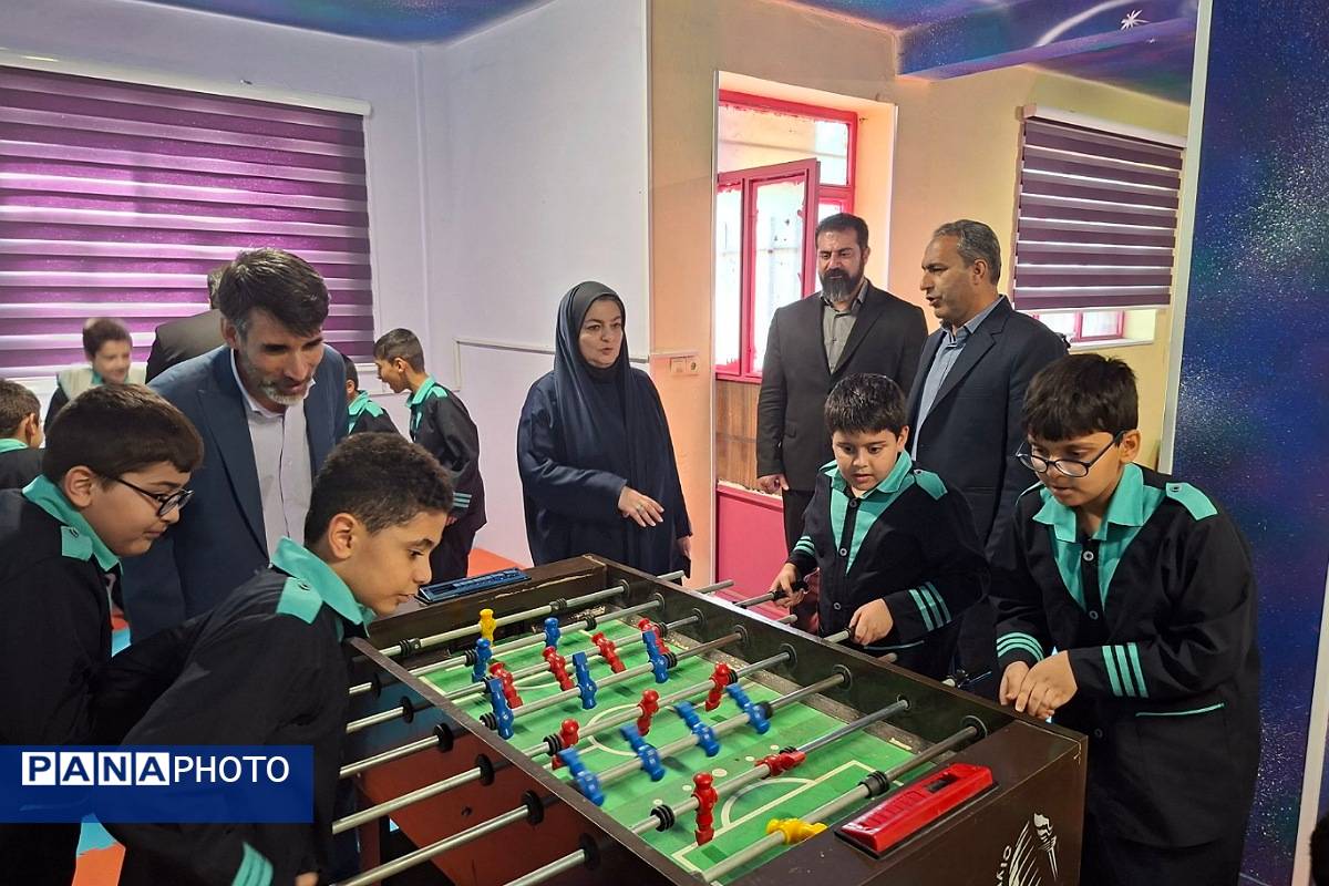 بازدید معاون تربیت بدنی و سلامت اداره کل از اتاق بازی و یادگیری دبستان شاهد شهید قدوسی
