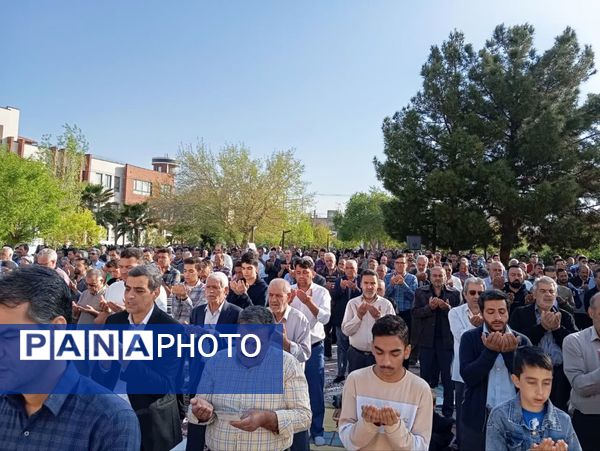 برپایی نماز عید سعید فطر در پارک شهدای کوچه بیوک