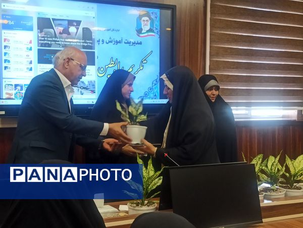 مراسم تقدیر از رابطین امور بانوان مدارس ناحیه یک شهرری