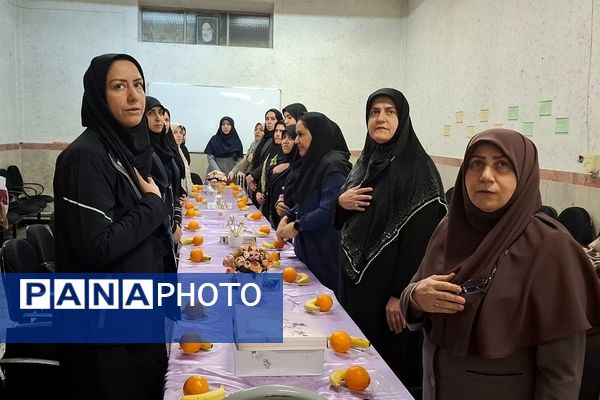 جلسه شورای دبیران در مدرسه جوادالائمه بهارستان ۲