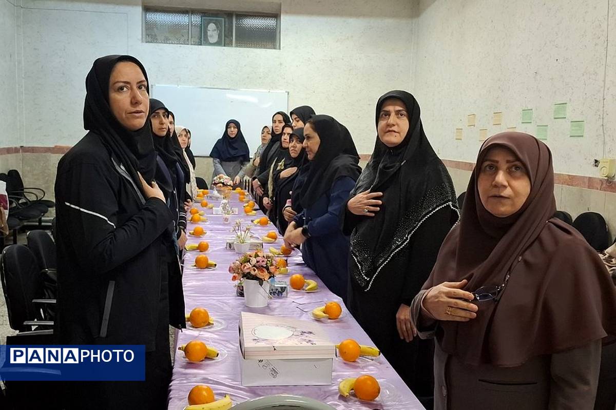 جلسه شورای دبیران در مدرسه جوادالائمه بهارستان ۲