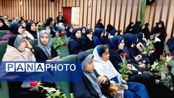 مراسم تجلیل از دانش‌آموزان ممتاز مدارس شاهد استان البرز