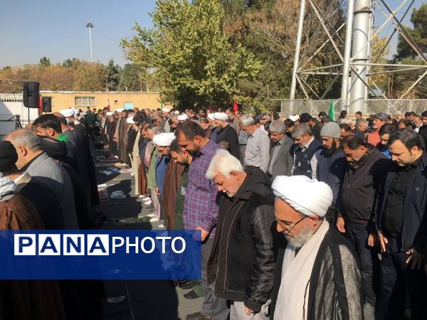 اقامه نماز باران در گلستان شهدا اصفهان به امامت  حضرت آیت‌ الله مهدوی