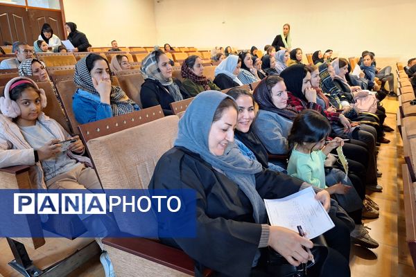 کارگاه آموزشی پیشگیری از آسیب‌های اجتماعی در آموزشگاه معارف۶ ناحیه ۳
