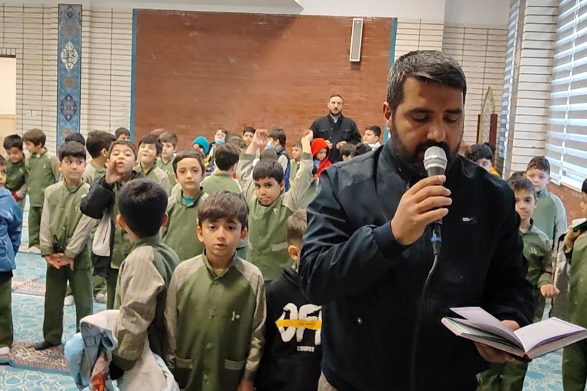 آیین سه‌شنبه‌های مهدوی در مدرسه شهید حسین غفاری