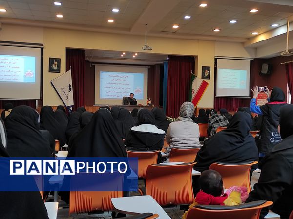 دومین جلسه آموزش خانواده در دبستان حضرت معصومه (س) مصلی نژاد ناحیه پنج 