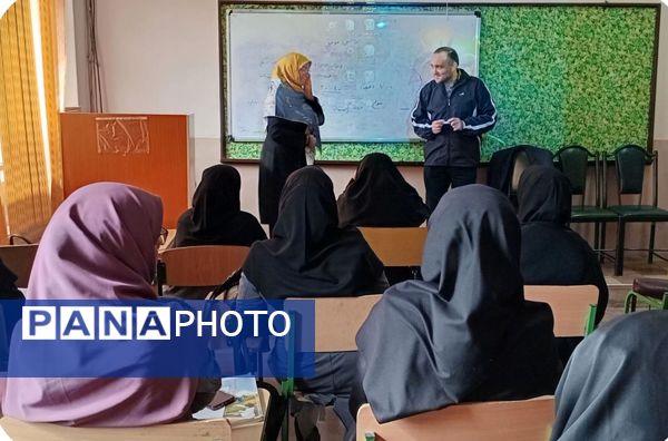 برگزاری دوره‌های توانمند‌سازی ویژه دبیران متوسطه اول 