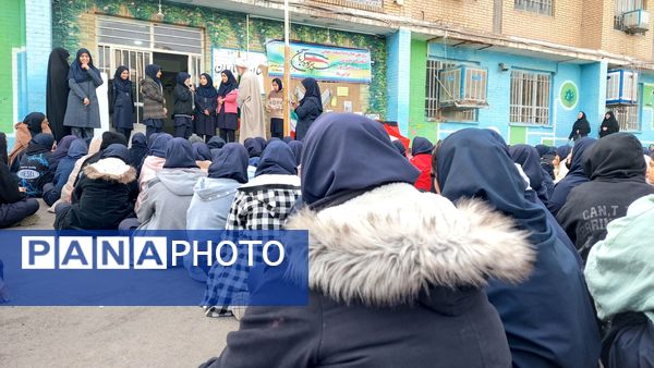 مراسم روز دانش‌آموز در دبیرستان هوشنگی