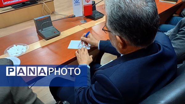 جلسه «هم مراقبتی، والدین آگاه، دختران همراه»