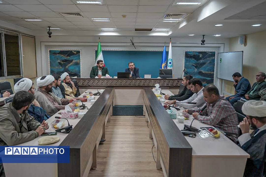 نشست رئیس انجمن اسلامی کل کشور با مسئولان انجمنهای اسلامی استان کرمانشاه