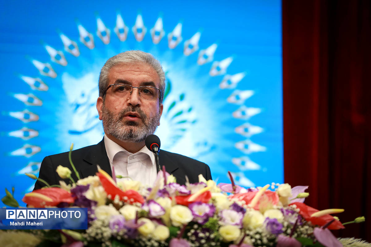 مأموریت اصلی روابط عمومی در آموزش و پرورش، تبدیل سیاستها و جهتگیریهای کلان به گفتمان عمومی و اجتماعی است
