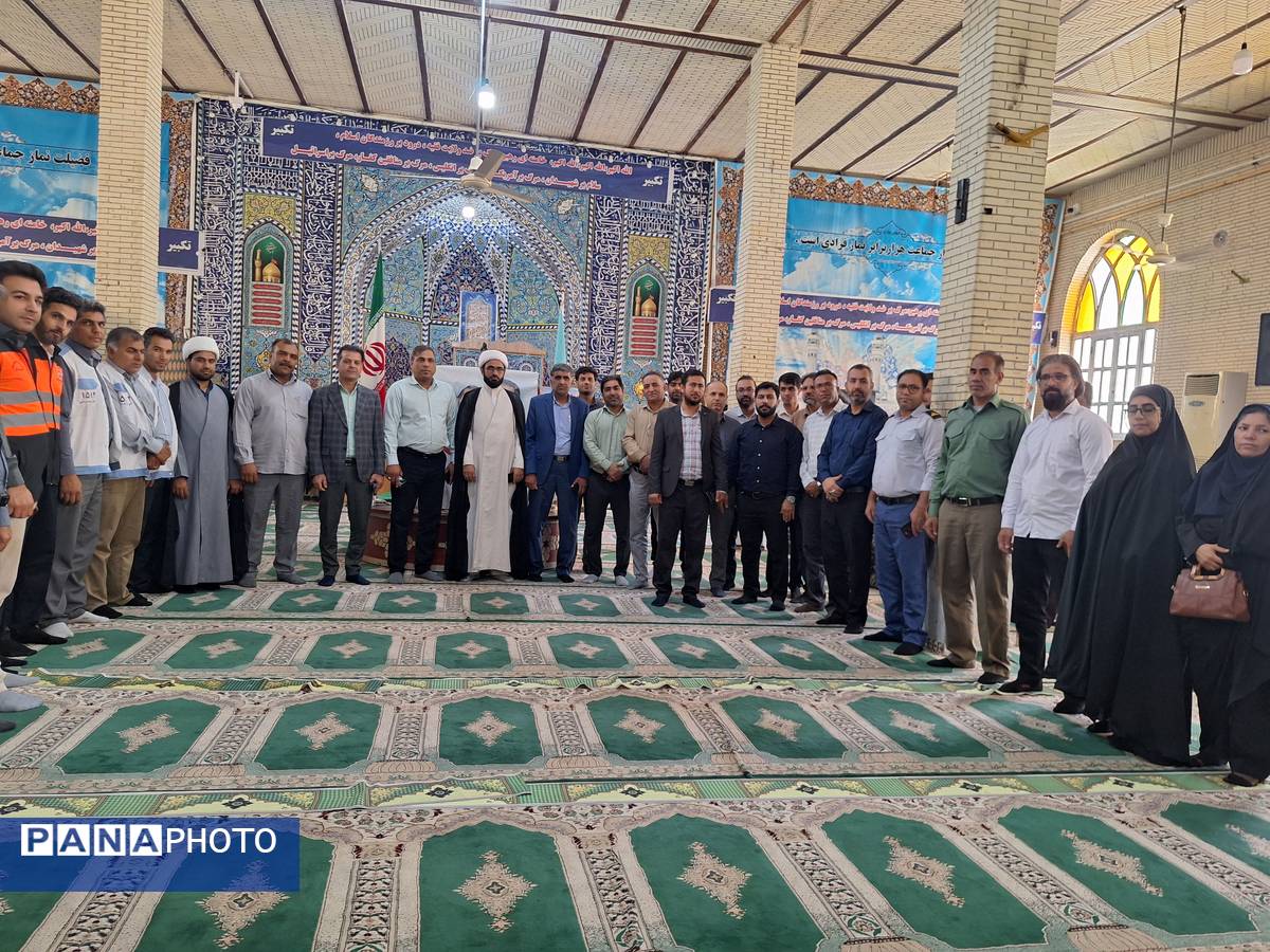 برپایی میز خدمت ادارات شهرستان حاجی آباد در نماز جمعه بهمناسبت هفته دولت