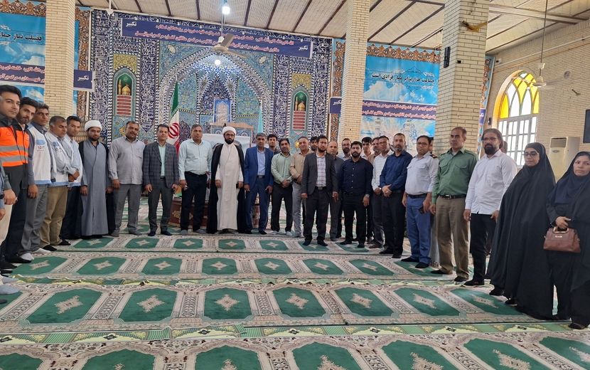 برپایی میز خدمت ادارات شهرستان حاجی آباد در نماز جمعه به‌مناسبت هفته دولت