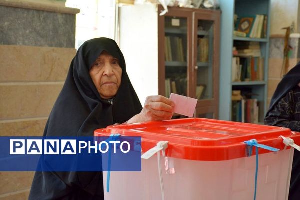 حضور پرشور مردم قوچان در دور دوم انتخابات ریاست‌جمهوری 