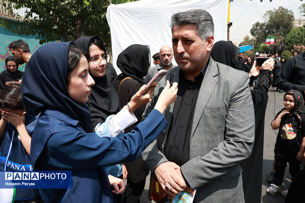 موکب «عشاق‌الحسین» سازمان دانش آموزی در راهپیمایی خانوادگی جاماندگان اربعین حسینی - تهران/ 2