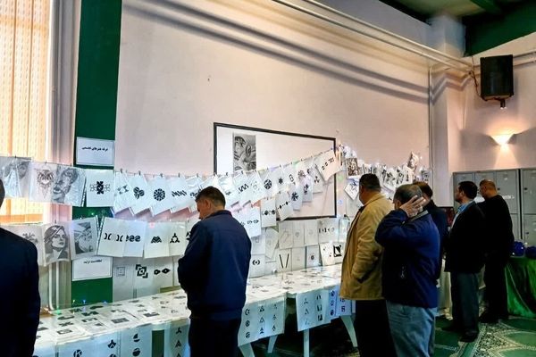 نمایشگاه هنر در دبیرستان دخترانه نور دانش