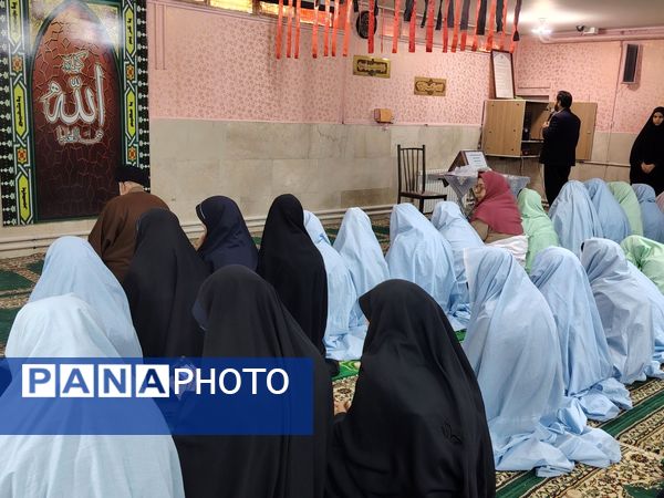 جلسه پرسش و پاسخ با امام جمعه شهرستان نیشابور در دبیرستان شاهد قدسیان 