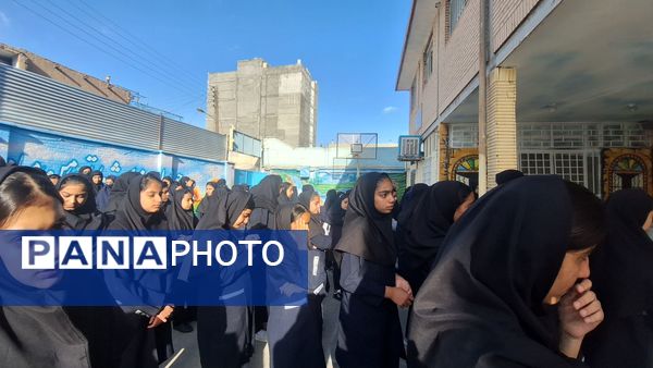 اولین مراسم صبحگاهی در دبیرستان فیاض کاشمر