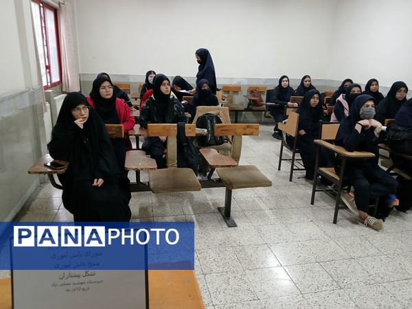  جلسه شورا  و بسیج دانش آموزی در دبیرستان نمونه دولتی مهشید مصلی نژاد