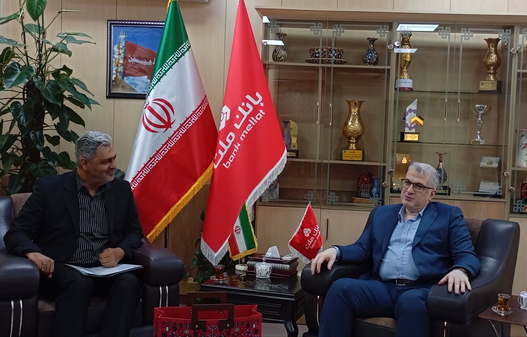 نشست مشترک مدیر سازمان دانش‌آموزی و مدیر شعب بانک ملت استان سمنان