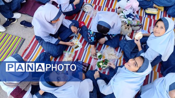 روز جهانی کودک و تخم مرغ در مدرسه شاهد خیر سجادی 