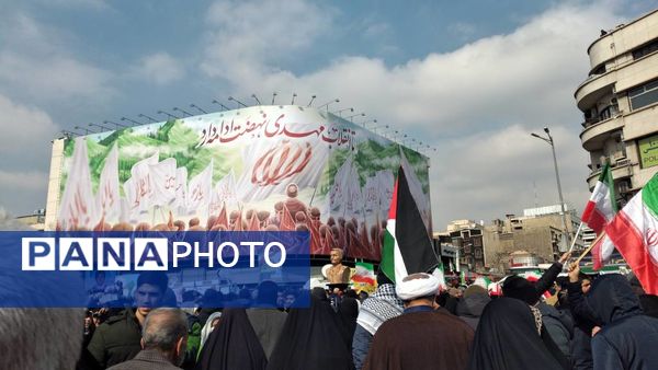 جشن پیروزی انقلاب در خیابان‌های تهران