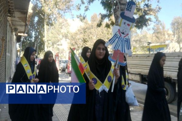 راهپیمایی یوم‌الله ۱۳ابان ماه در شهرستان نیشابور 