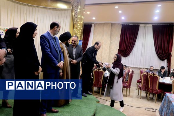 جشن فارغ‌التحصیلی دانش‌آموزان دختر بروجنی
