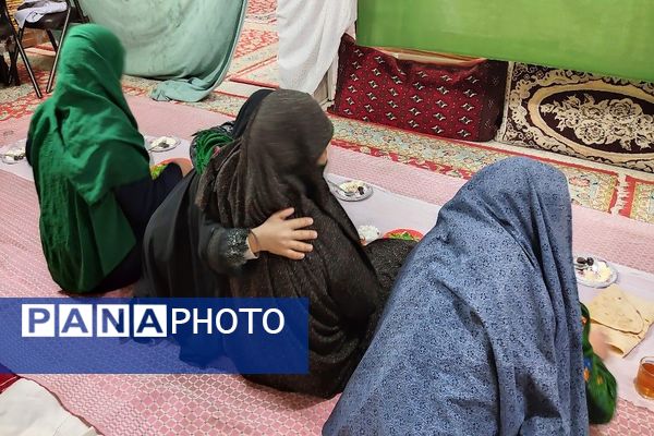 اعتکاف دانش‌آموزی در مسجد جامع شهر بار نیشابور 