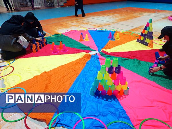 دانش آموزان مدرسه سمیه ساعاتی شاد در کنار پدرانشان گذراندند