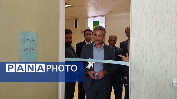 جلسه آموزش خانواده و افتتاح اتاق گفت‌وگوی اولیا در دبیرستان شاهد شهید کلانتری 